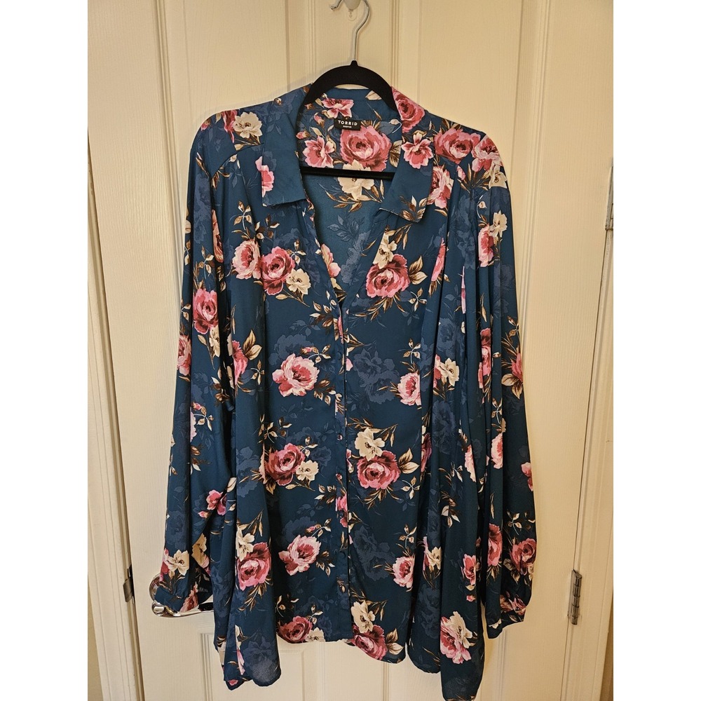 Torrid Harper Floral Print Long Sleeves V-Neck Button Front Blouse, Plus 5X